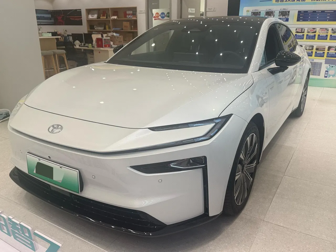 Toyota 2026 Platinum Intelligence 7 700 Max Automatic Gear - View 1