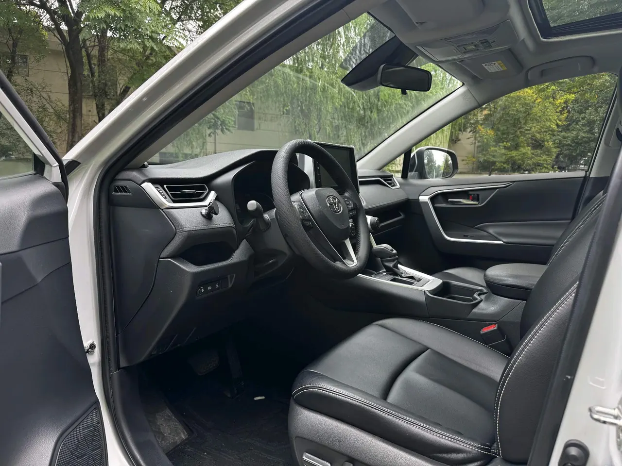 Toyota 2020 RAV4 Rongbo 2.0 Stepless Two-Drive Fashion Edition PLUS Automatic Gear 3