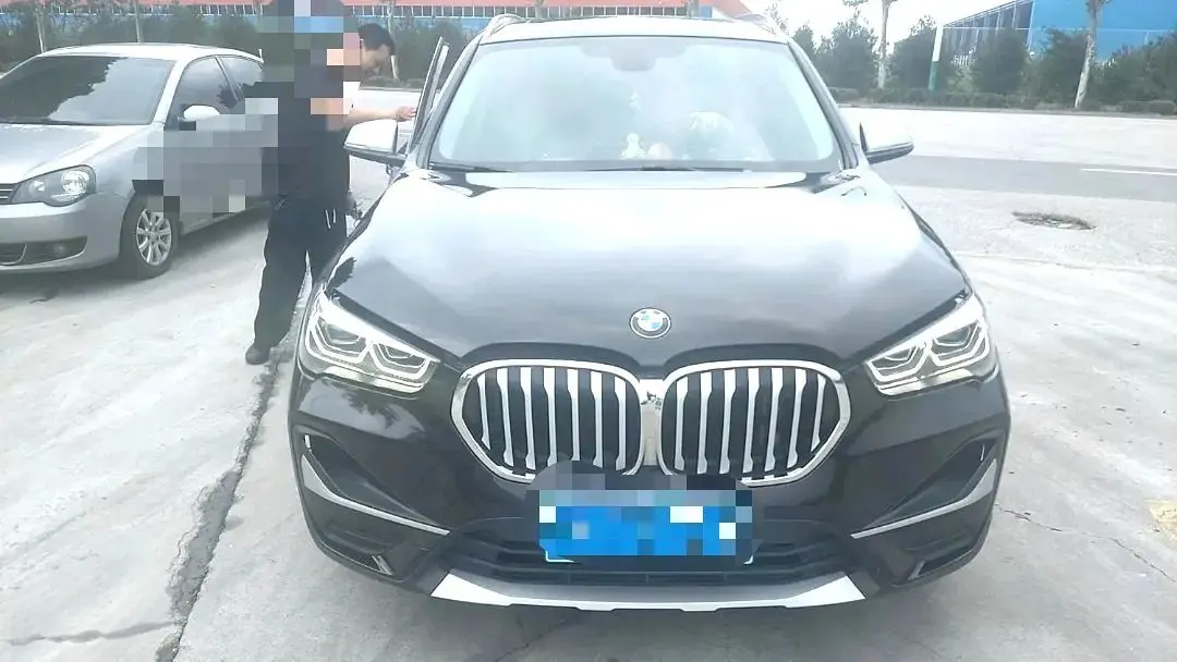 BMW 2022 X1 sDrive20Li 1.5T fashion automatic gear 3