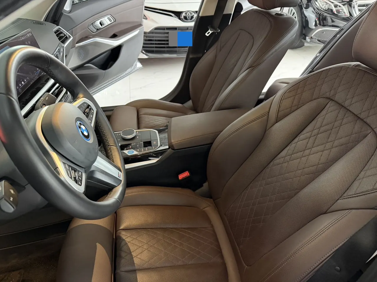 BMW 2024 i3 eDrive 35 L automatic gear 4