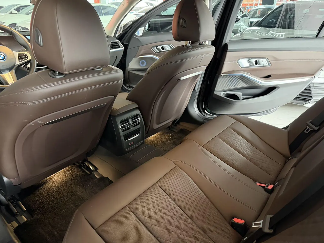 BMW 2024 i3 eDrive 35 L automatic gear 5