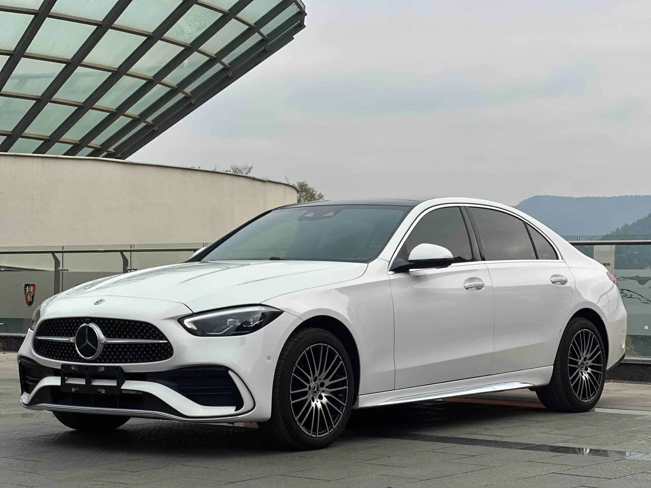 打开图片灯箱:Mercedes Benz Class C 2026 C 260 L 48V 2.0T Sports Edition Automatic Gear