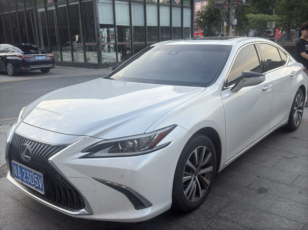 打开图片灯箱:Lexus ES (Imported) 2020 ES200 2.0 Stepless Premium Edition Automatic Gear