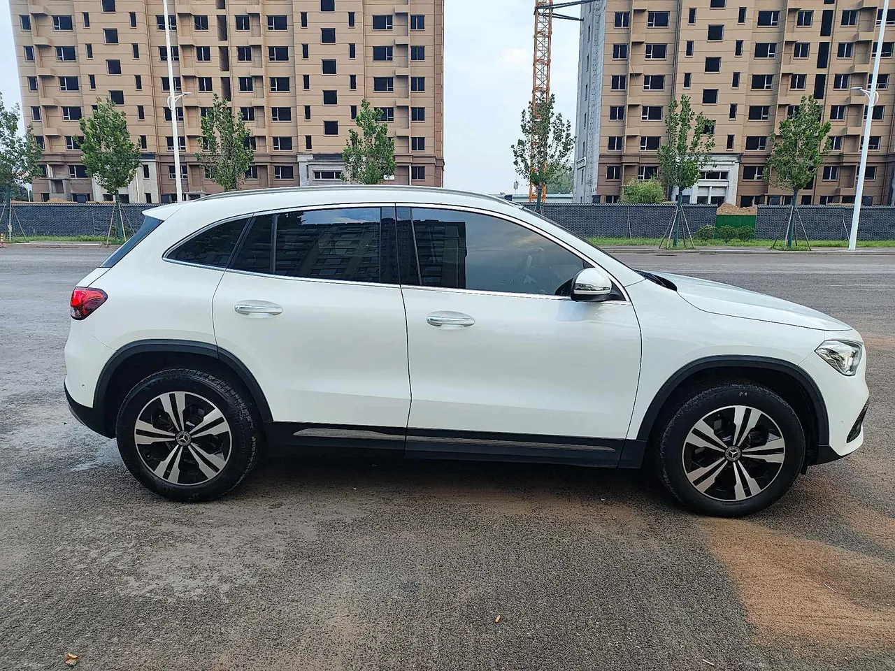 Mercedes Benz 2020 GLA 200 1.3T automatic gear 7