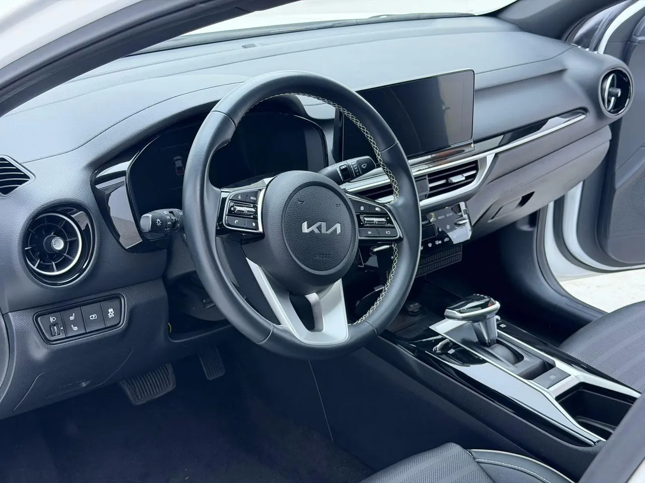 Kia 2023 K3 1.5 Stepless Deluxe Edition Automatic Gear 7