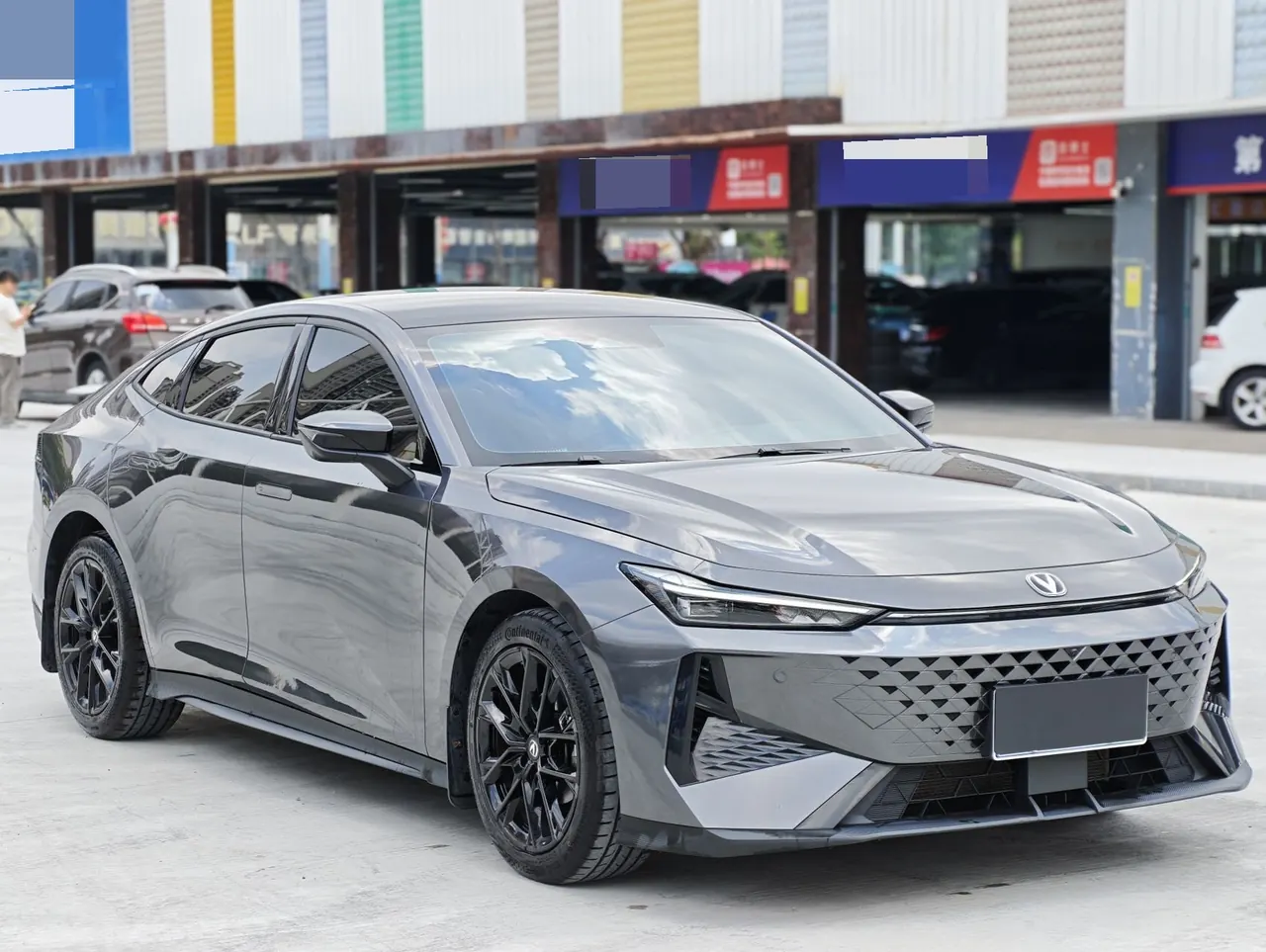 ChangAn 2024 UNI-V 1.5T Prestige Automatic 3