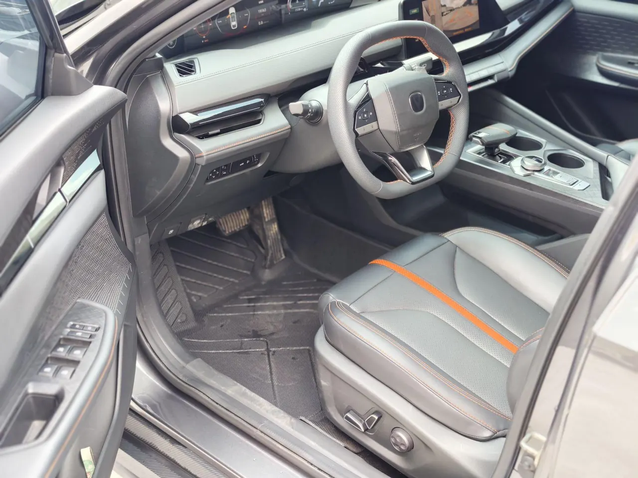 ChangAn 2024 UNI-V 1.5T Prestige Automatic 4