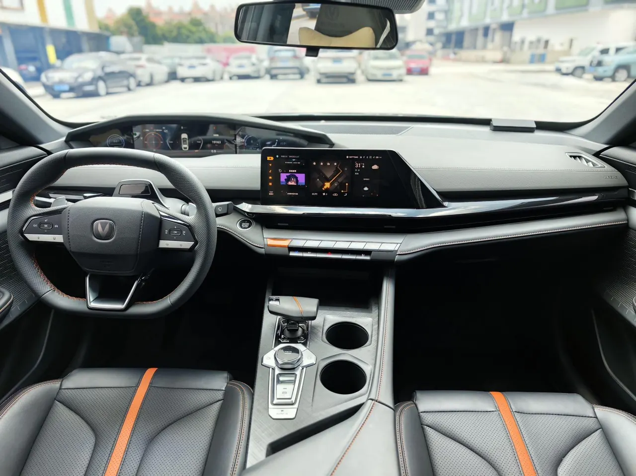 ChangAn 2024 UNI-V 1.5T Prestige Automatic 6