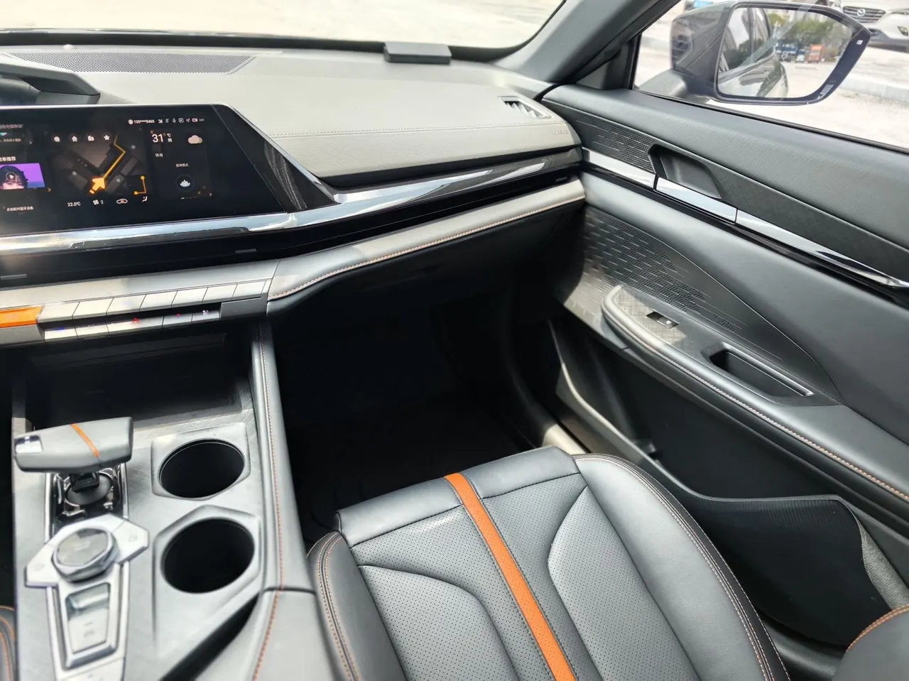 ChangAn 2024 UNI-V 1.5T Prestige Automatic 9