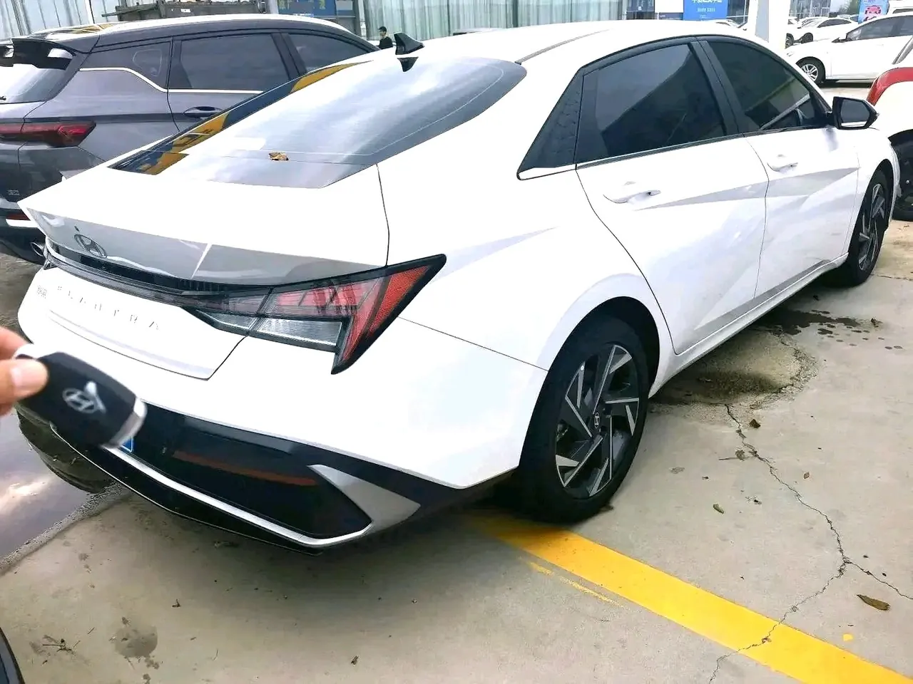 Hyundai 2023 Elantra -3-compartment 1.5 stepless LUX premium automatic gear 2