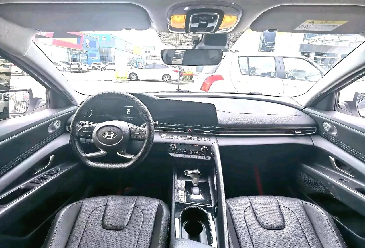 Hyundai 2023 Elantra -3-compartment 1.5 stepless LUX premium automatic gear 3