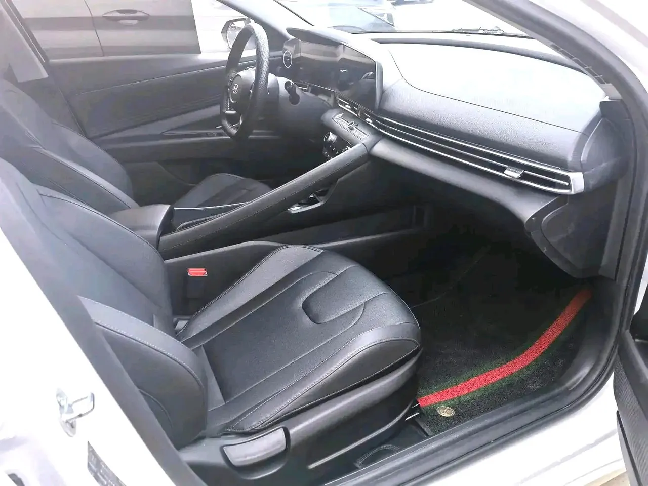 Hyundai 2023 Elantra -3-compartment 1.5 stepless LUX premium automatic gear 5