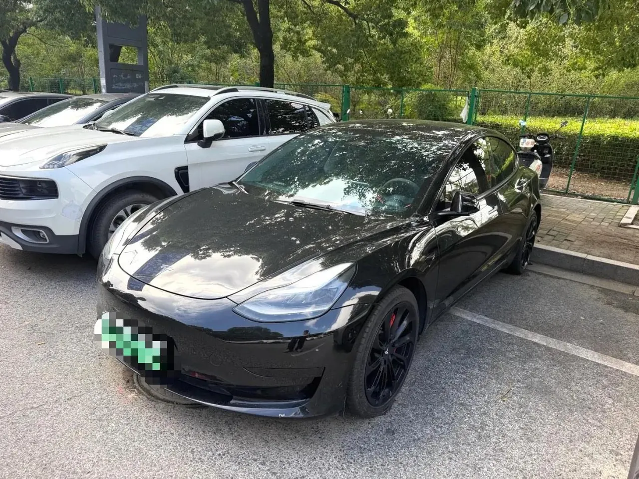 打开图片灯箱:Tesla 2022 Model 3 rear-wheel drive version of automatic transmission