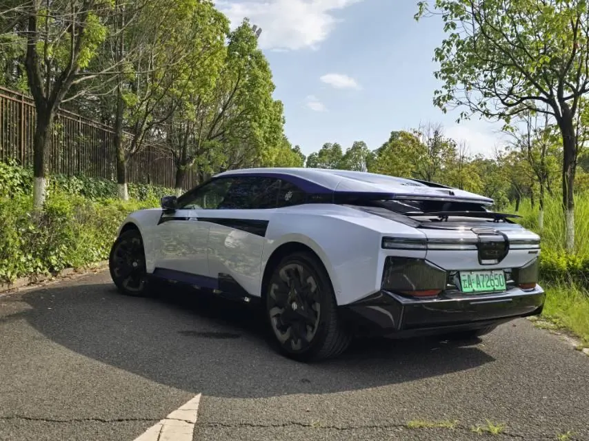 HiPhi 2023 HiPhi Z five-seat automatic gear 3