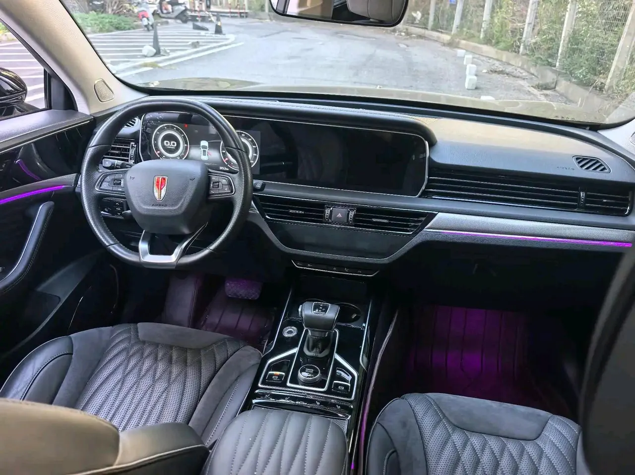 HongQi 2022 HS5 2.0T 4-wheel drive smart flag-sharing version automatic gear 5