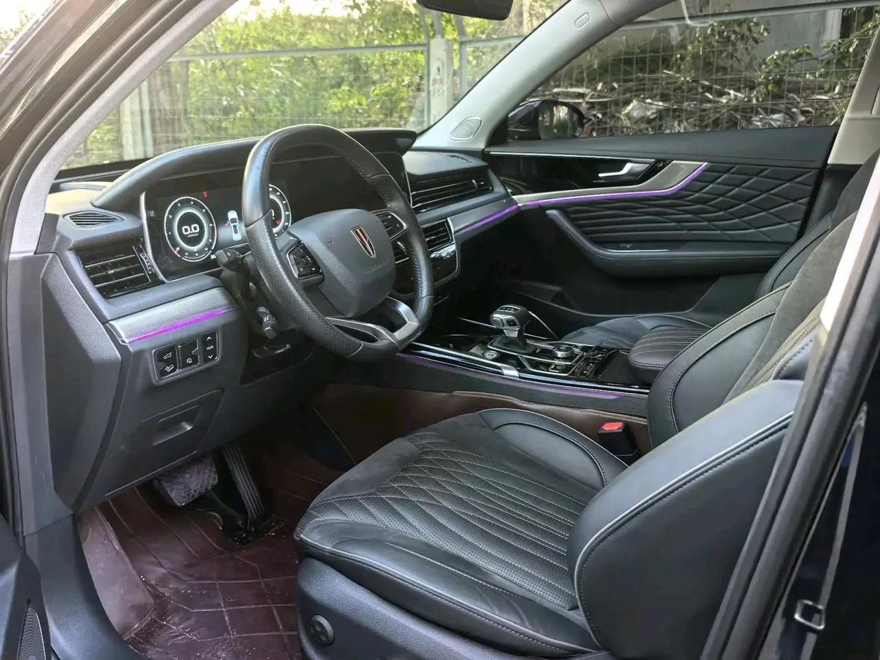 HongQi 2022 HS5 2.0T 4-wheel drive smart flag-sharing version automatic gear 6