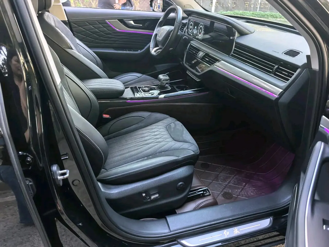 HongQi 2022 HS5 2.0T 4-wheel drive smart flag-sharing version automatic gear 7