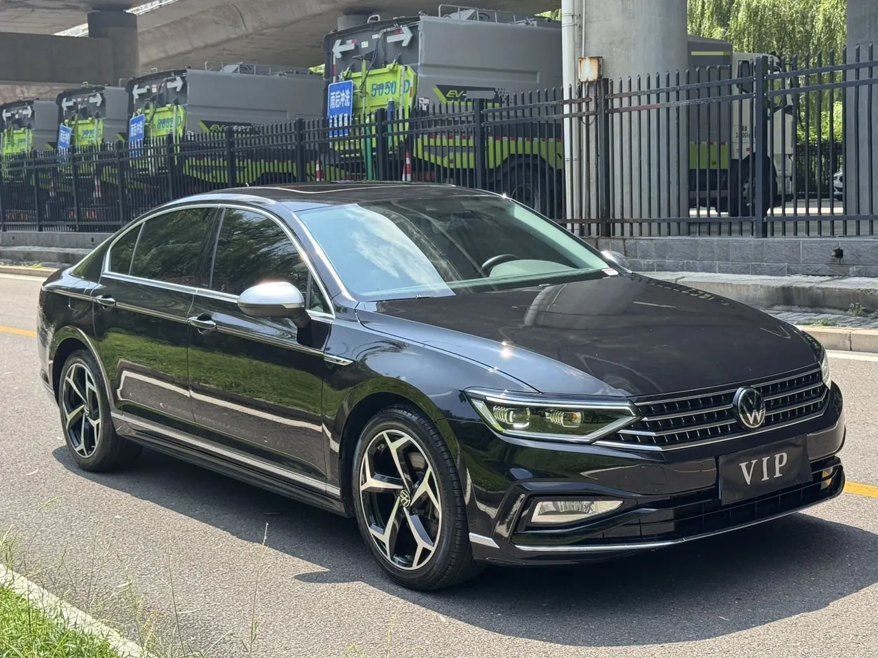 Volkswagen 2023 Magotan 2.0TSI 330TSI 2 million Commemorative Luxury Automatic Gear 3