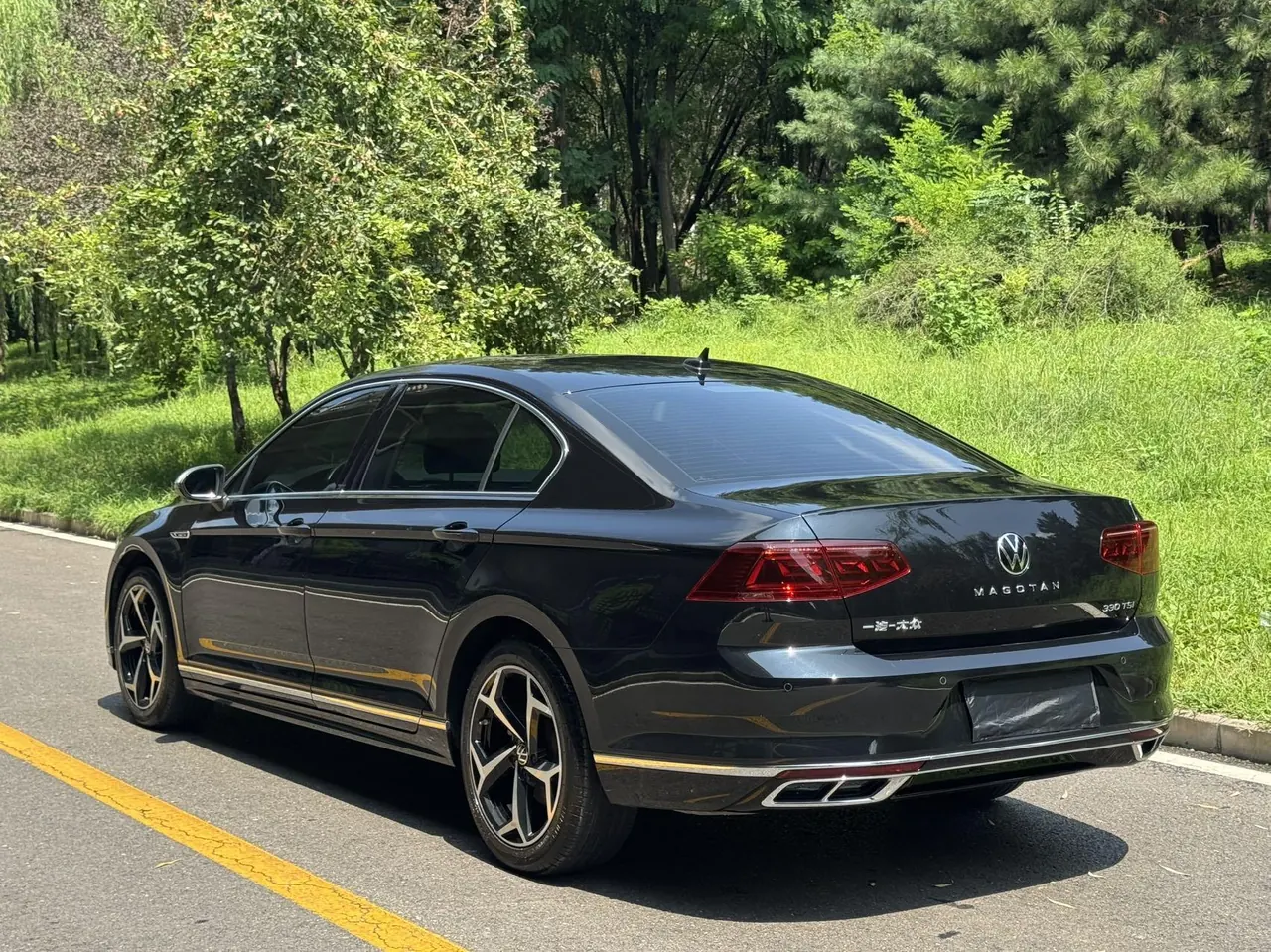 Volkswagen 2023 Magotan 2.0TSI 330TSI 2 million Commemorative Luxury Automatic Gear 4