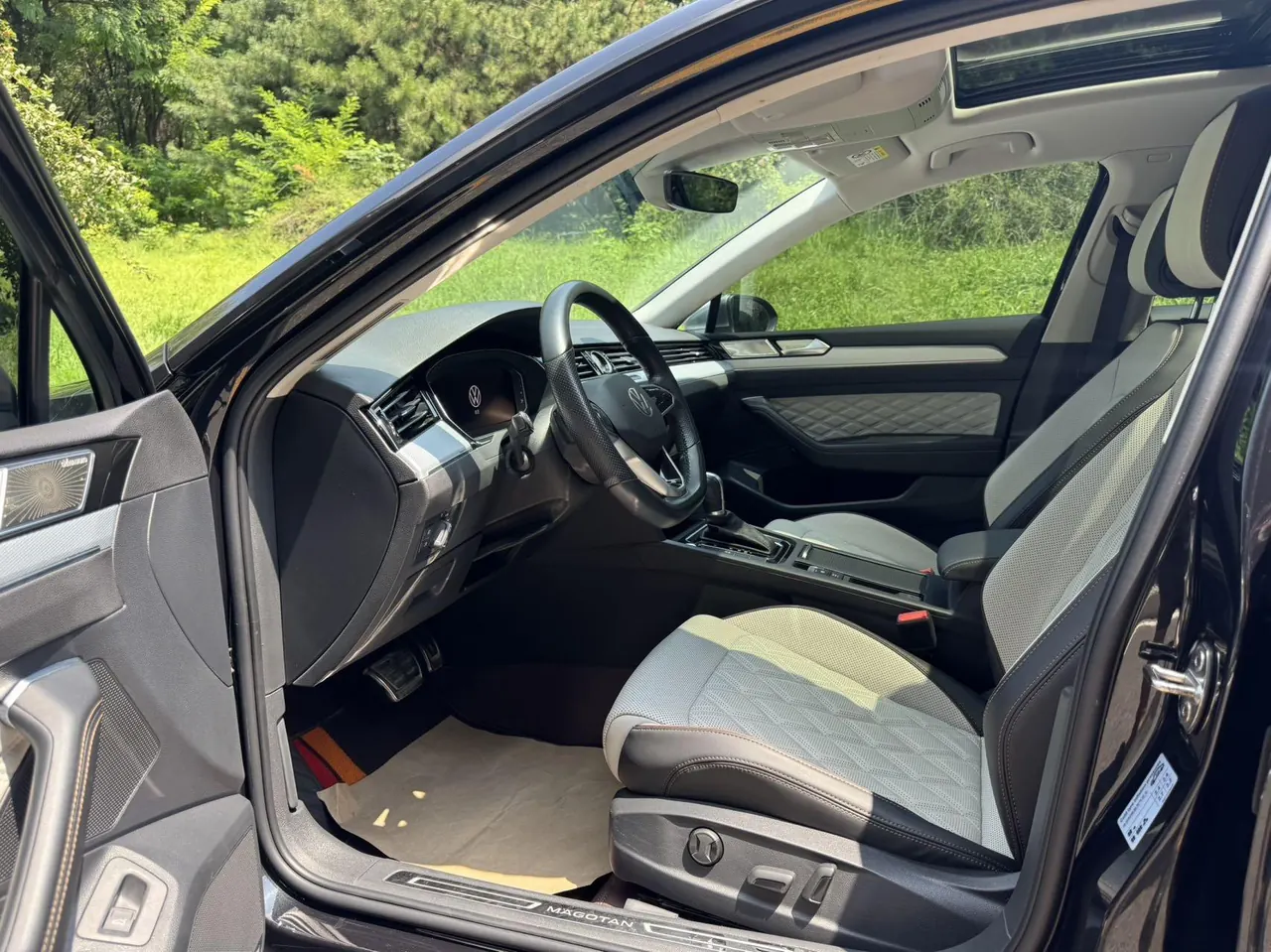 Volkswagen 2023 Magotan 2.0TSI 330TSI 2 million Commemorative Luxury Automatic Gear 7