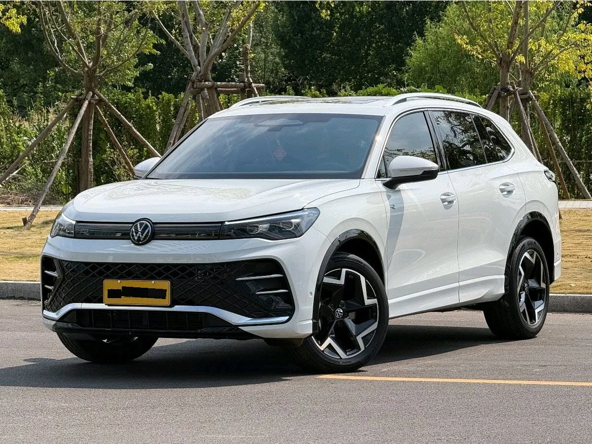 打开图片灯箱:Volkswagen 2024 Tiguan L PRO 2.0TSI 330TSI Two-Drive R-Line Smart Collar Edition Automatic Gear