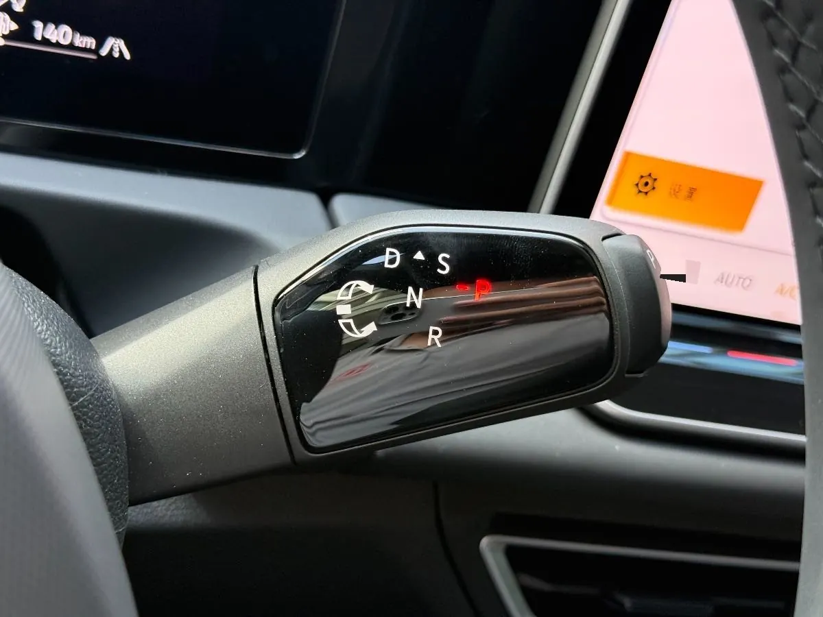 Volkswagen 2024 Tiguan L PRO 2.0TSI 330TSI Two-Drive R-Line Smart Collar Edition Automatic Gear 10