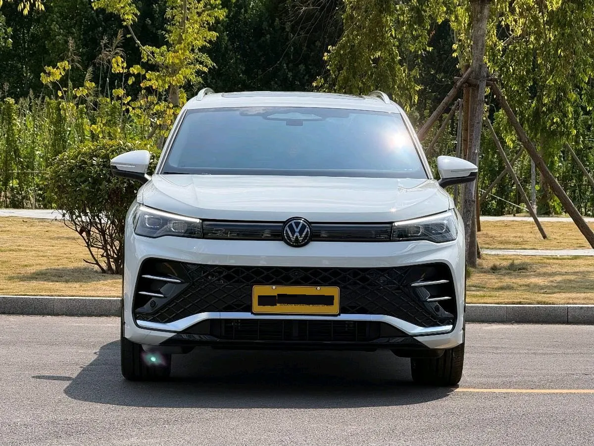 Volkswagen 2024 Tiguan L PRO 2.0TSI 330TSI Two-Drive R-Line Smart Collar Edition Automatic Gear 2