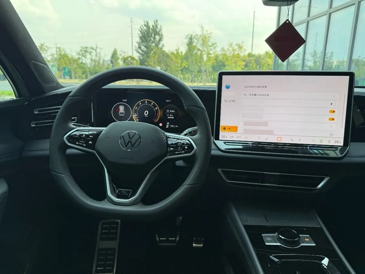 Volkswagen 2024 Tiguan L PRO 2.0TSI 330TSI Two-Drive R-Line Smart Collar Edition Automatic Gear 7