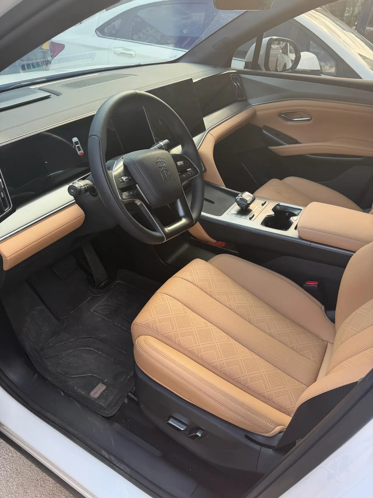 BYD 2024 Song L DM-i 1.5 Stepless 112km Leading Automatic Gear 4