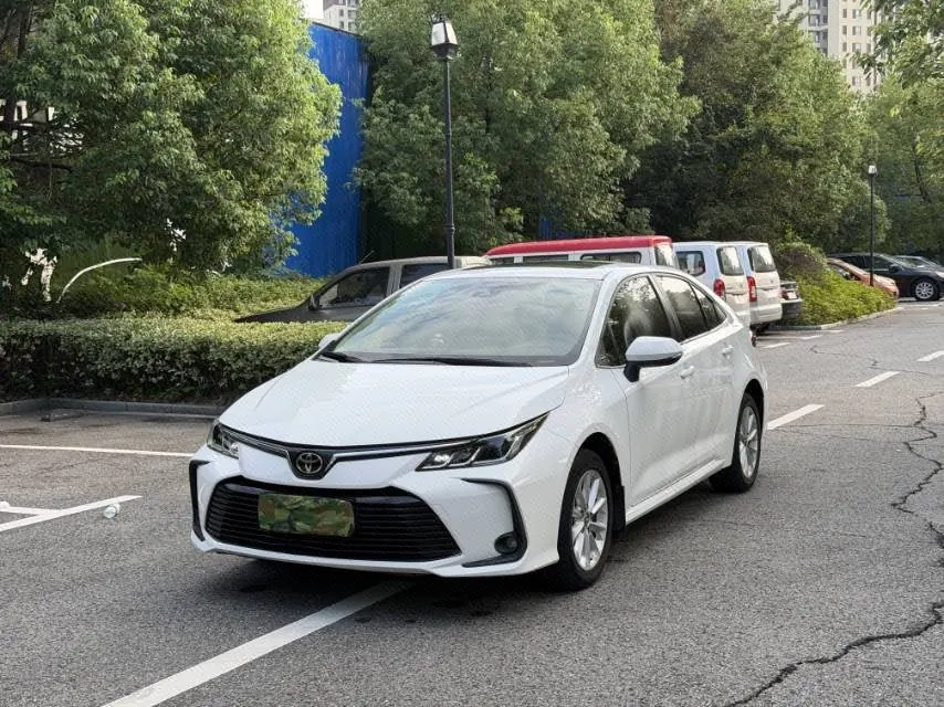 Open image lightbox: Toyota 2023 corolla 1.2T stepless elite version of automatic gear