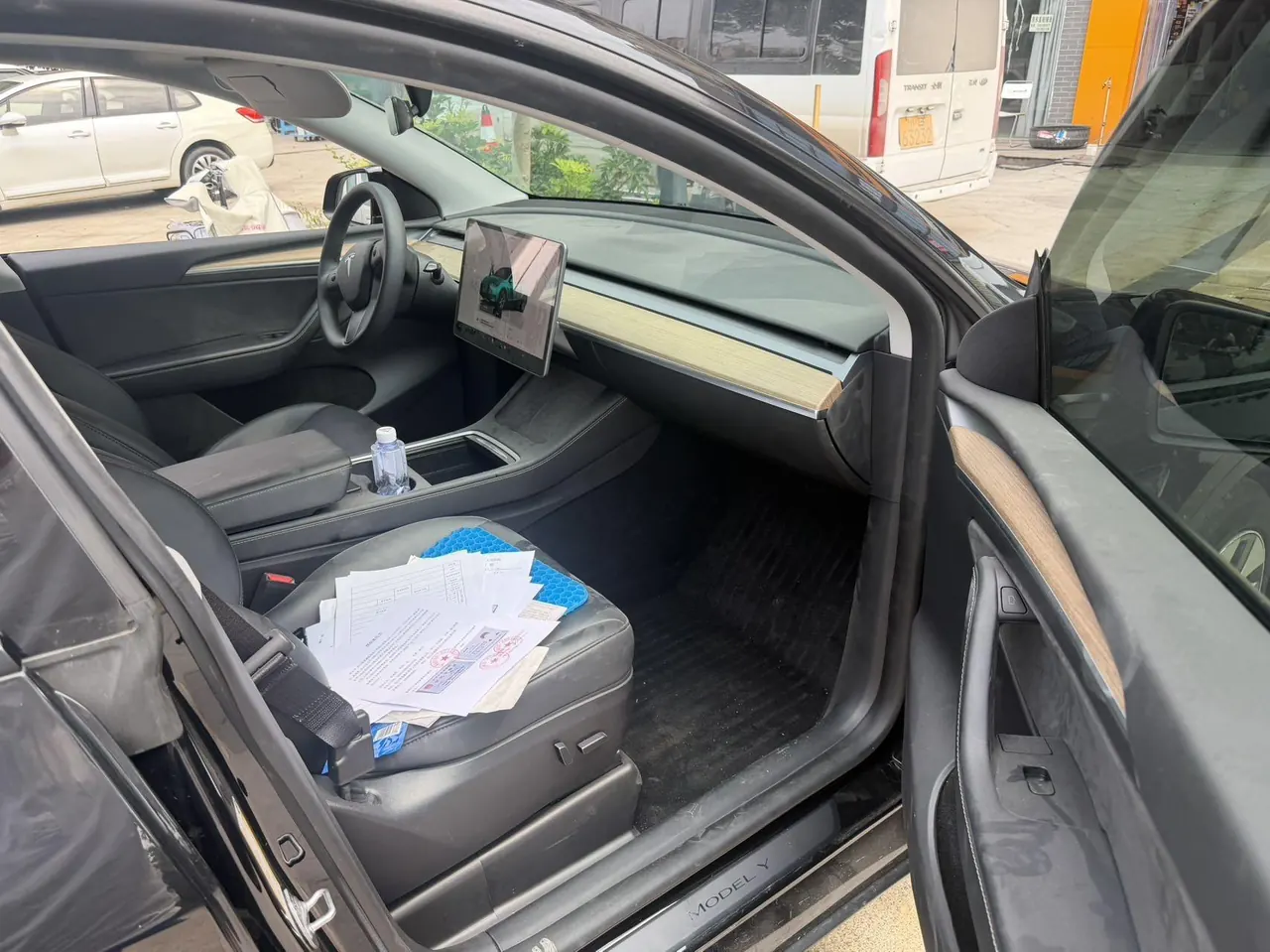 Tesla 2022 Model Y rear-wheel drive version (facelift) automatic gear 3