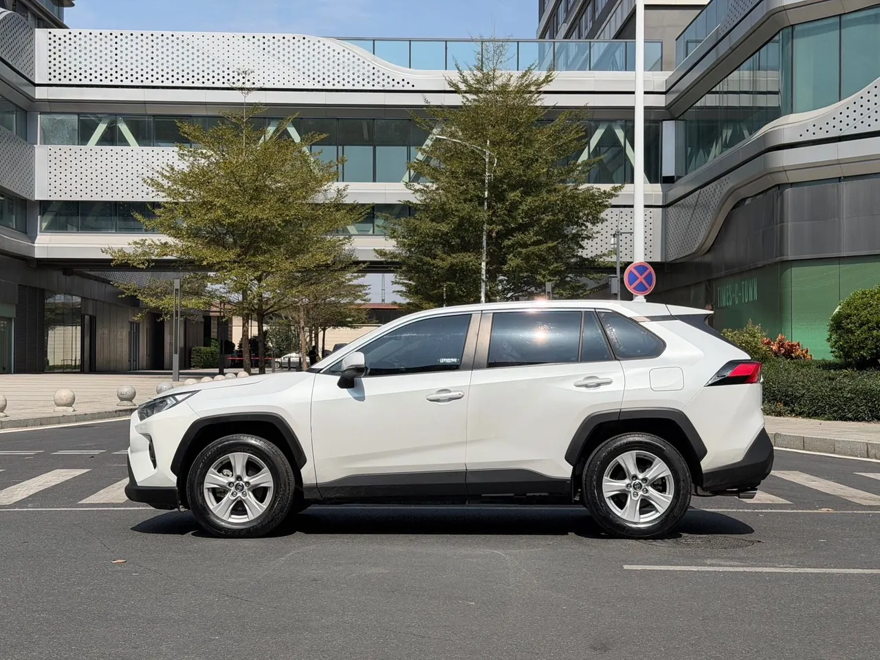 Toyota 2023 RAV4 Rongbo 2.0 Stepless Two-Drive City Edition Automatic Gear 3