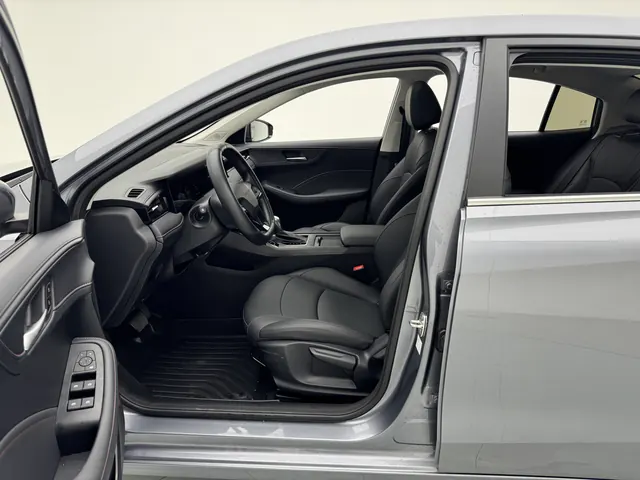 Roewe 2026 i5 1.5 Stepless Deluxe Edition Automatic Gear 8