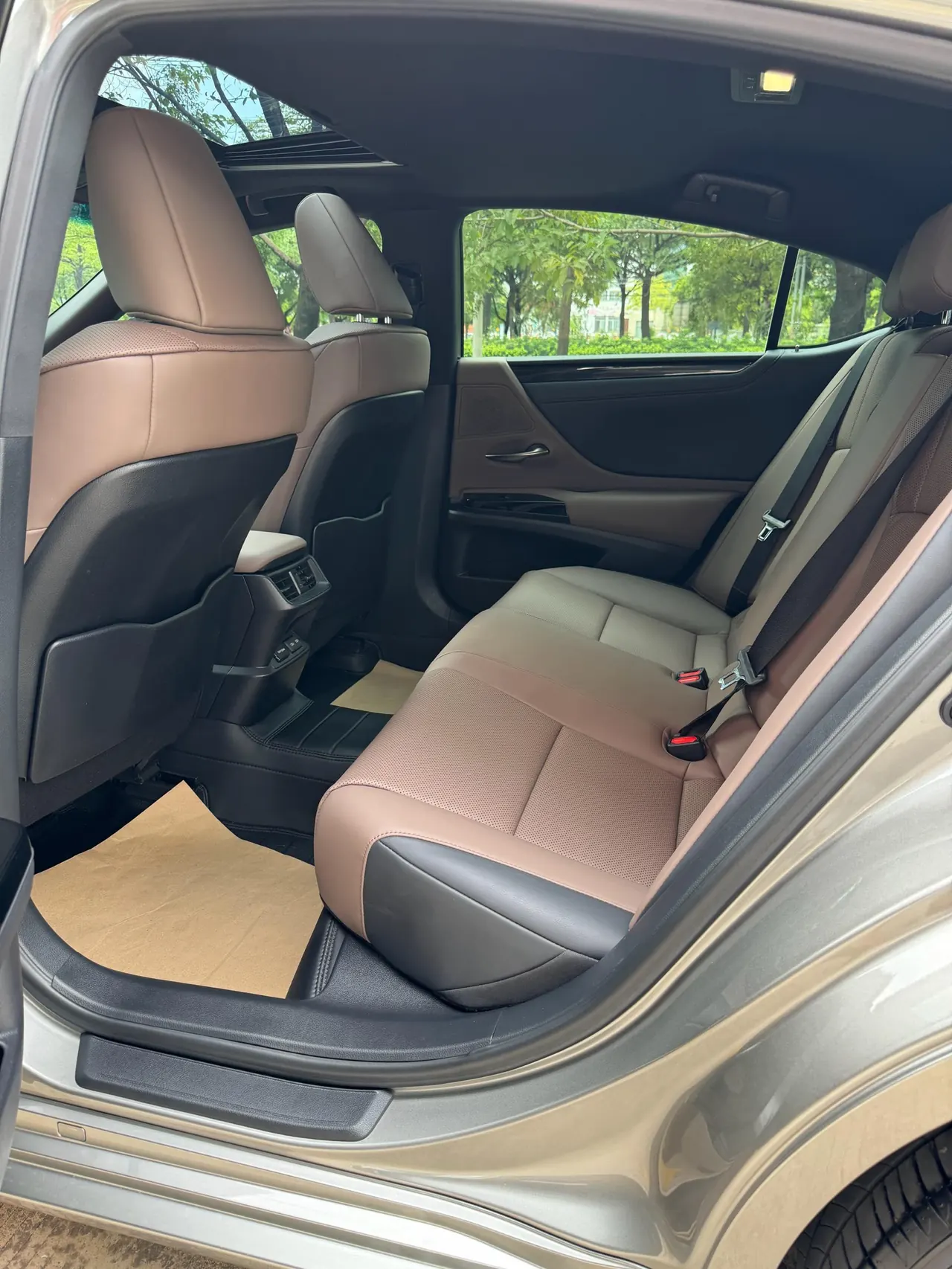 Lexus ES (Imported) 2023 ES260 2.5 Excellence Automatic Gear 3