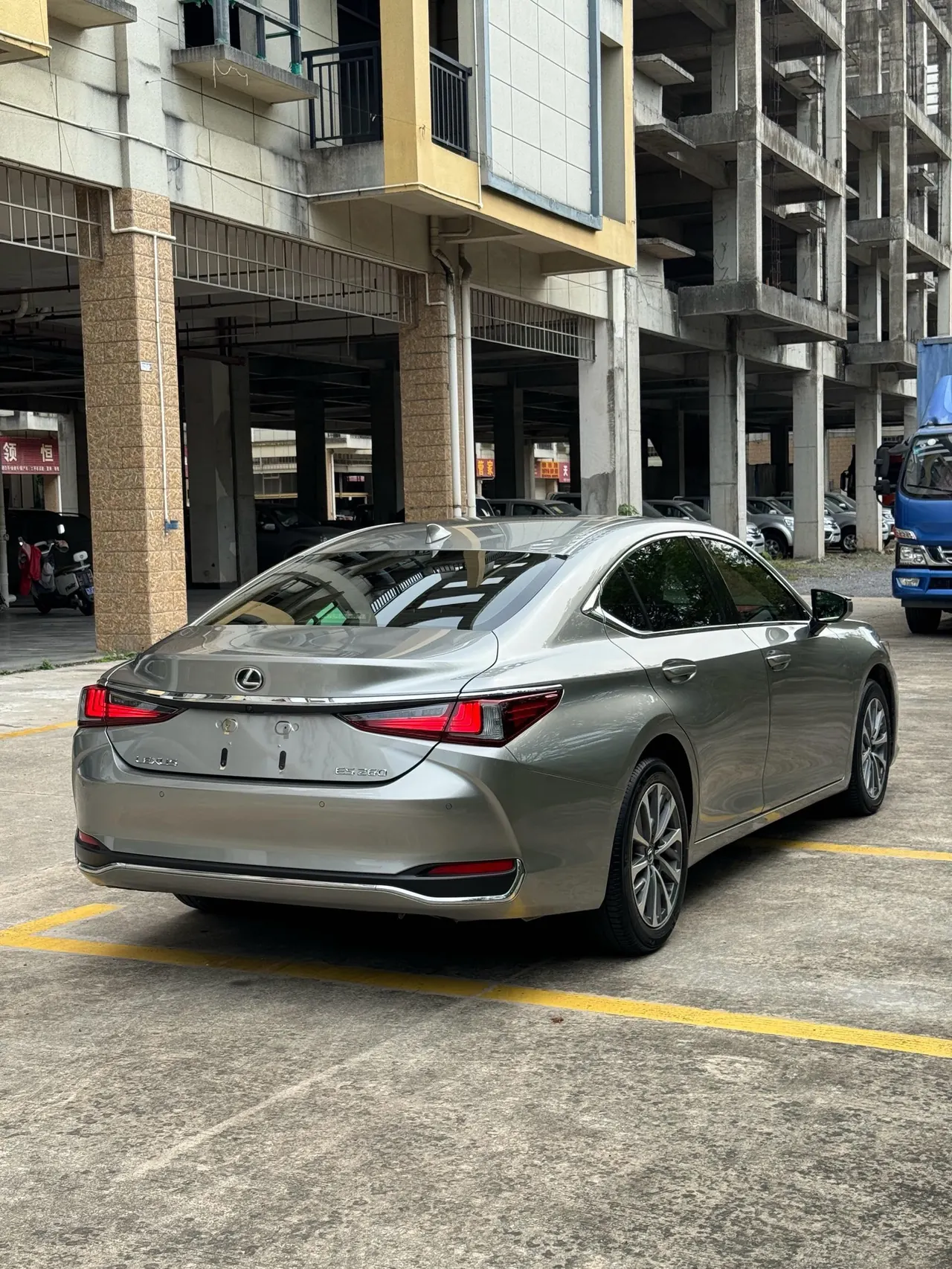 Lexus ES (Imported) 2023 ES260 2.5 Excellence Automatic Gear 5