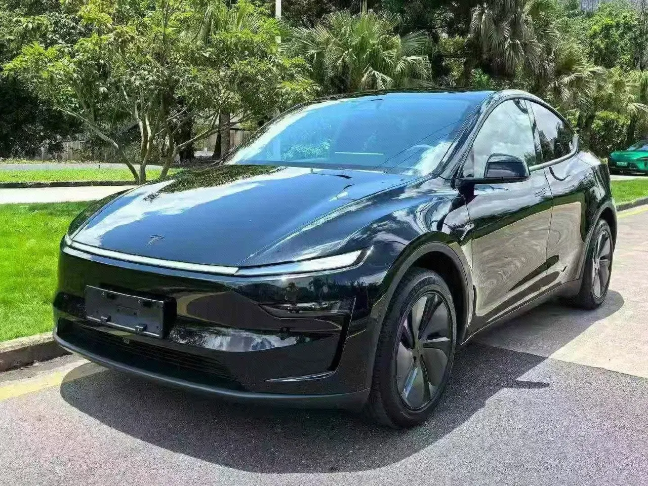 Open image lightbox: Tesla 2026 Model Y long endurance all-wheel drive version automatic transmission