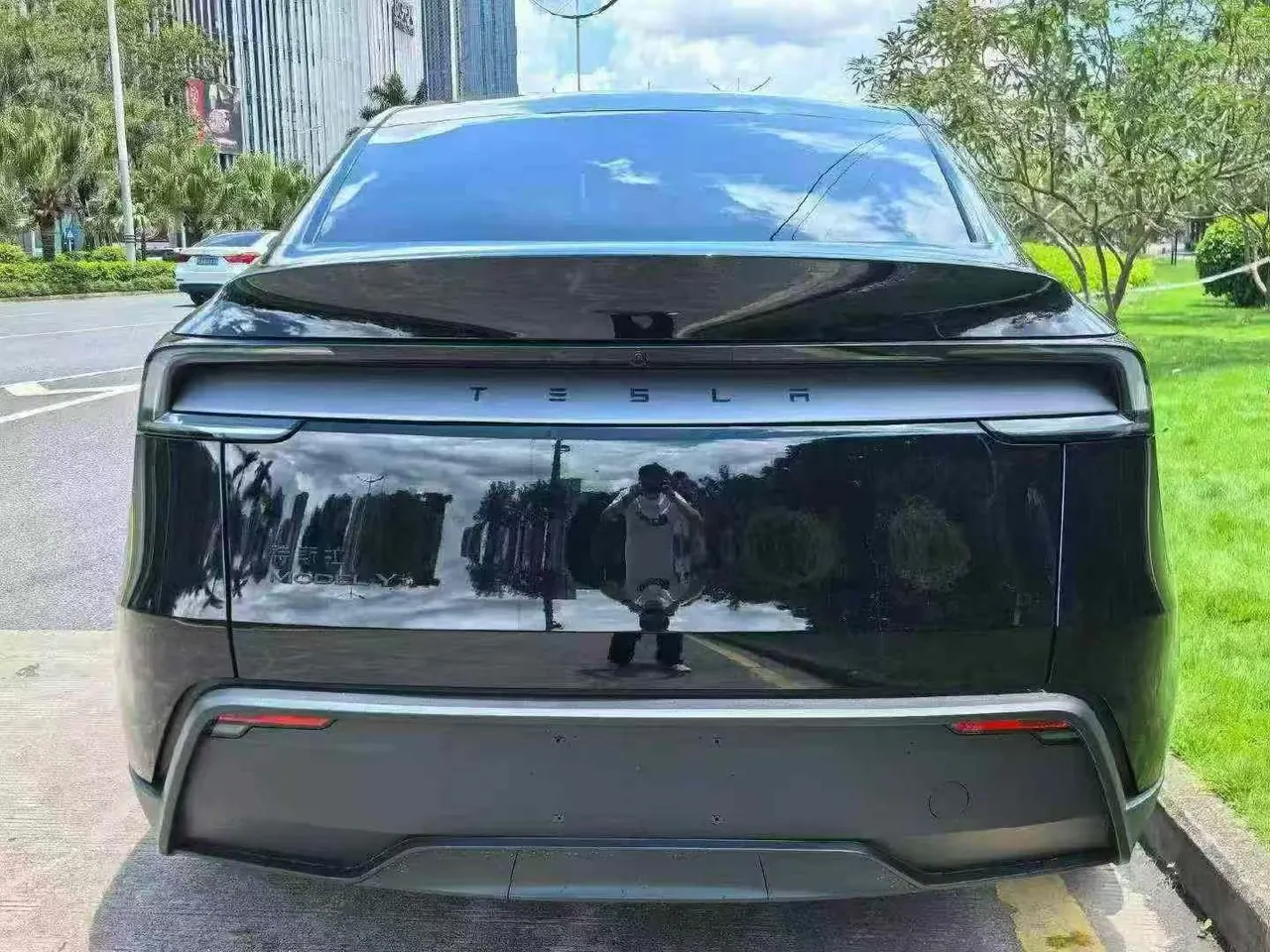 Tesla 2026 Model Y long endurance all-wheel drive version automatic transmission 3