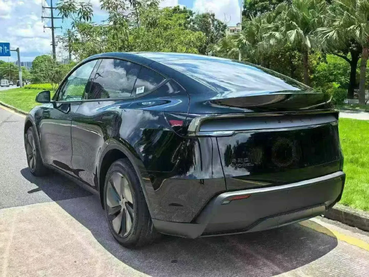 Tesla 2026 Model Y long endurance all-wheel drive version automatic transmission 4