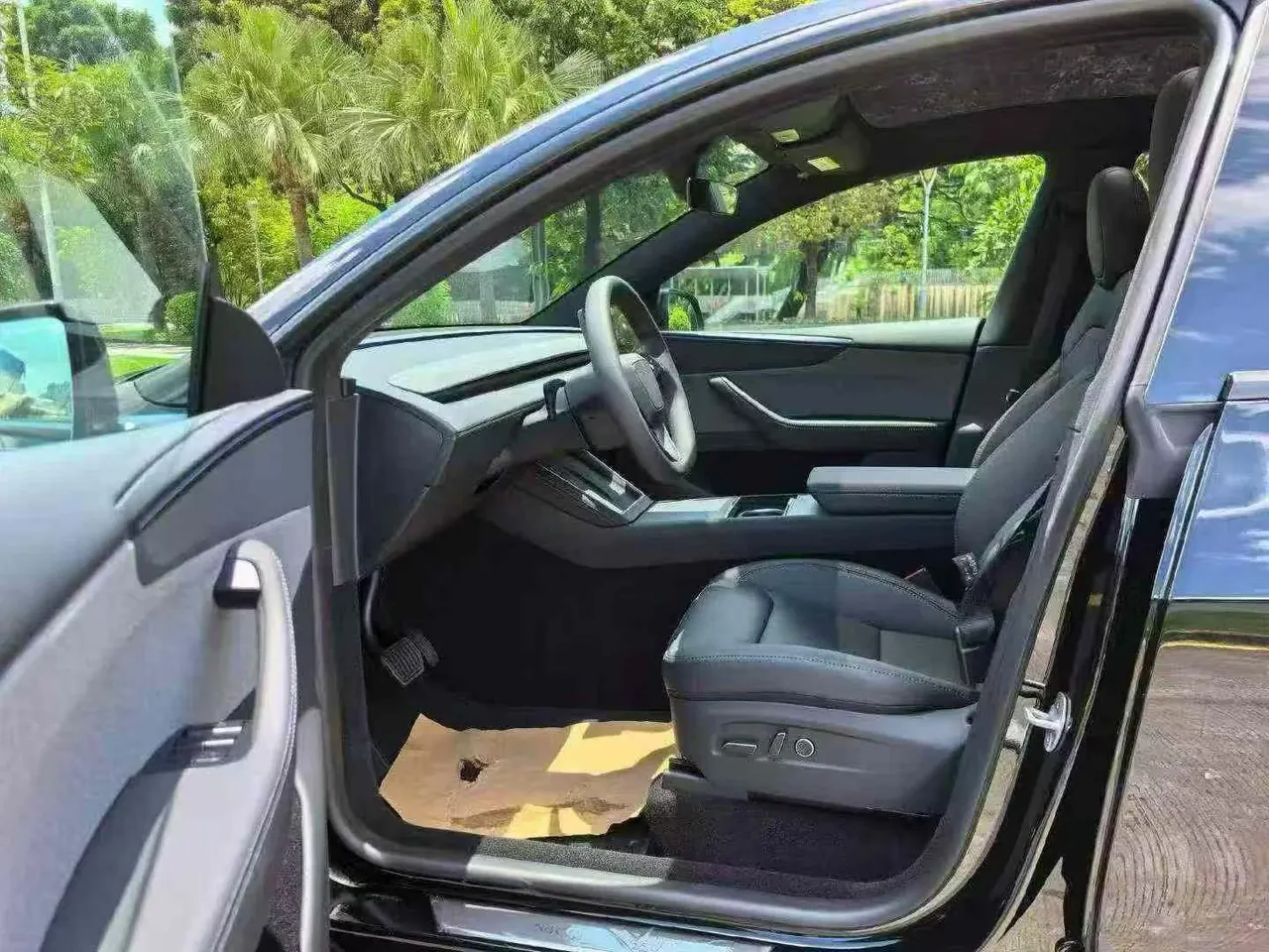 Tesla 2026 Model Y long endurance all-wheel drive version automatic transmission 5