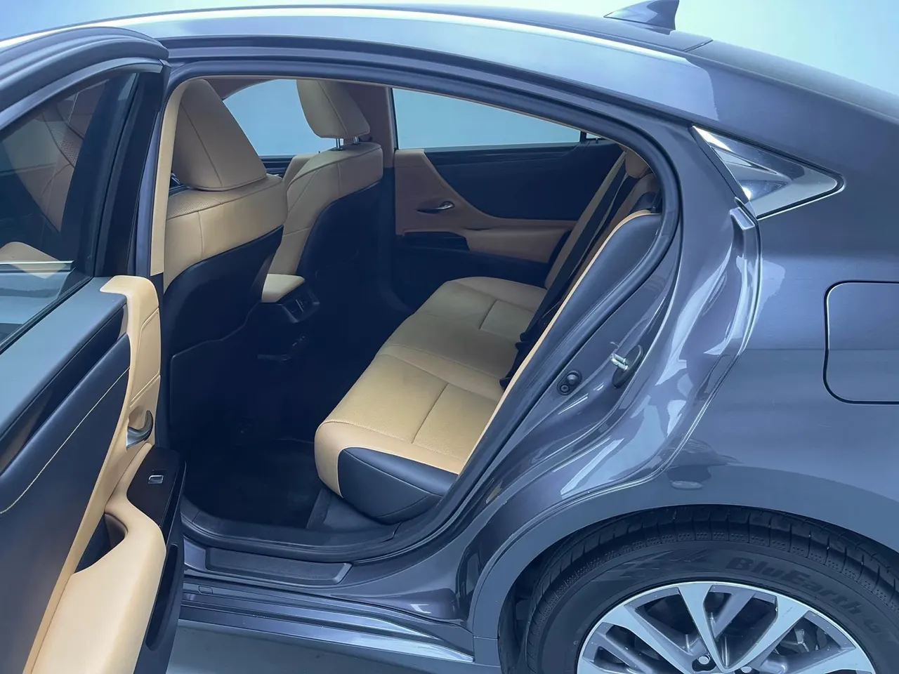 Lexus ES (Imported) 2023 ES200 2.0 Stepless Premium Edition Automatic Gear 7