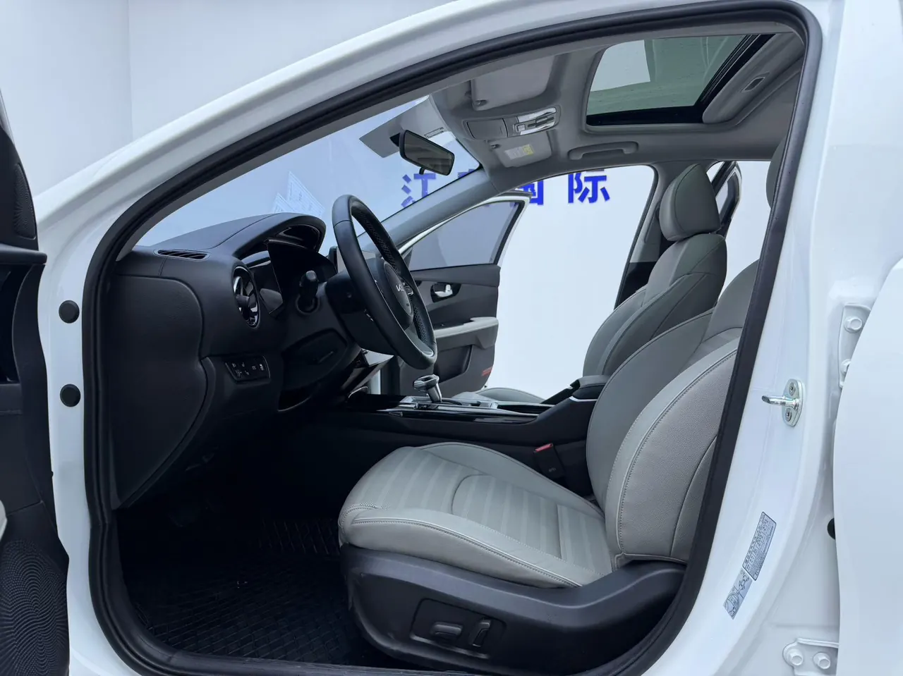 Kia 2023 K3 1.5 Stepless Deluxe Edition Automatic Gear 15