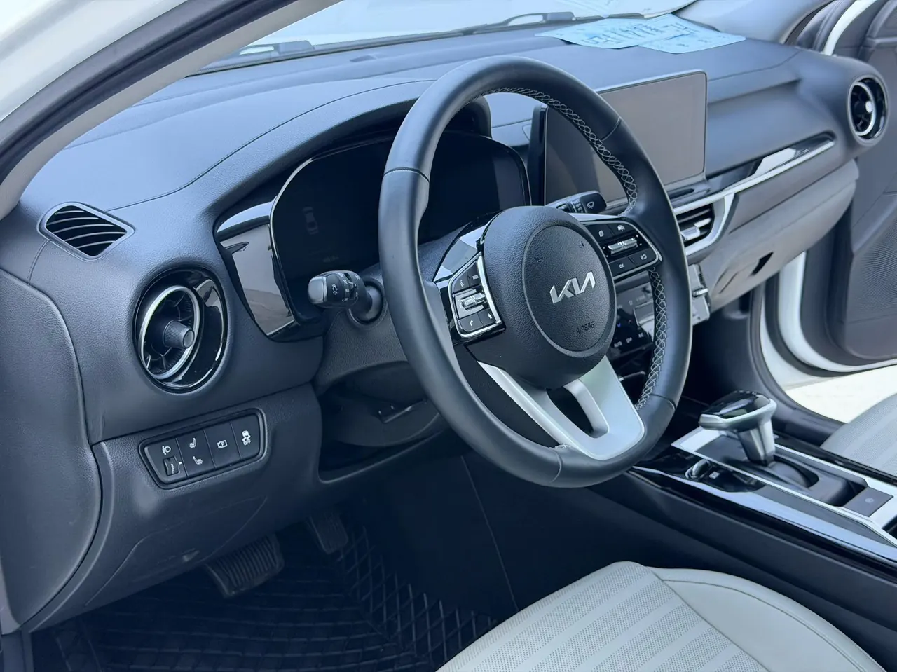Kia 2023 K3 1.5 Stepless Deluxe Edition Automatic Gear 16