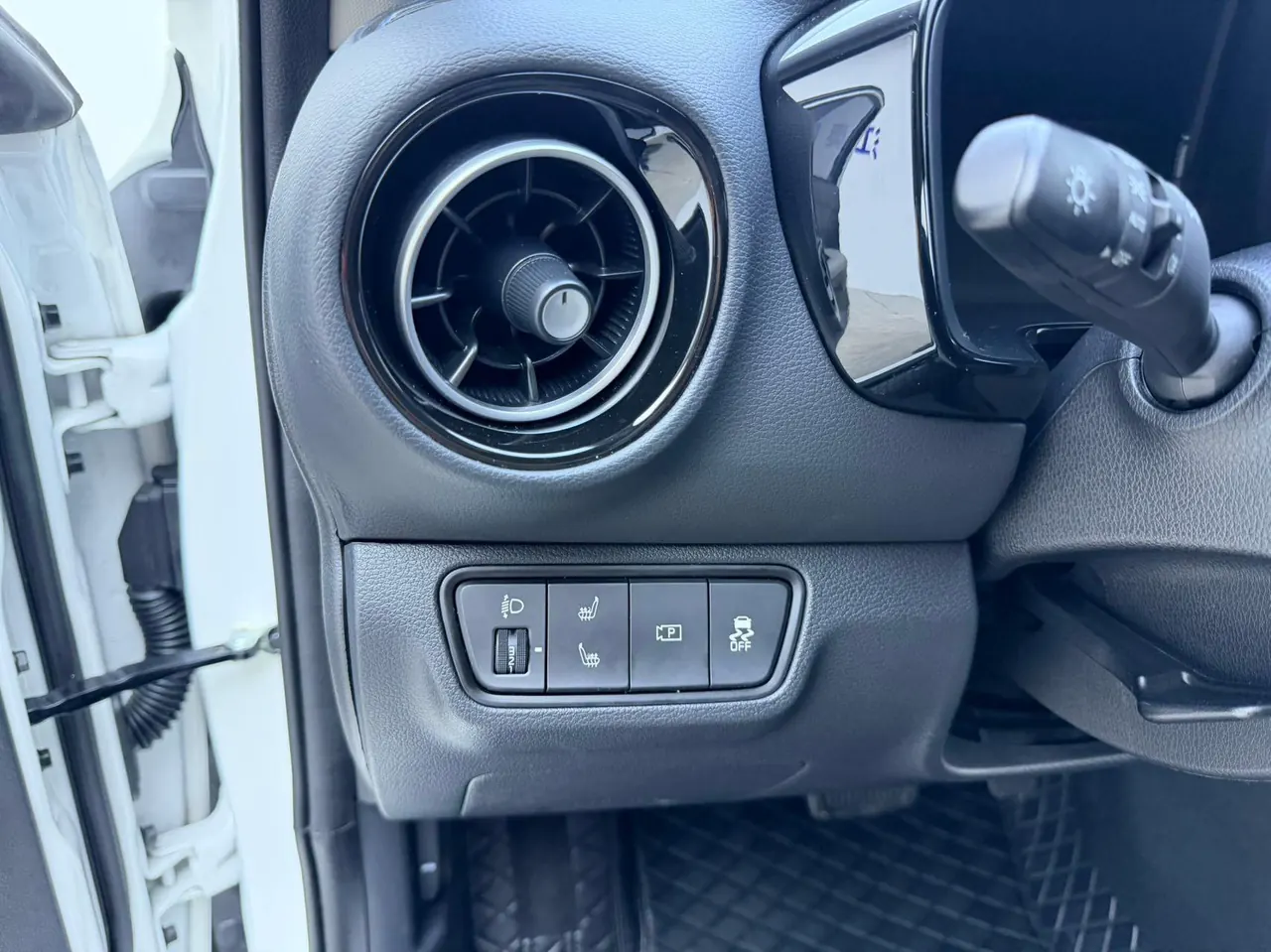 Kia 2023 K3 1.5 Stepless Deluxe Edition Automatic Gear 5