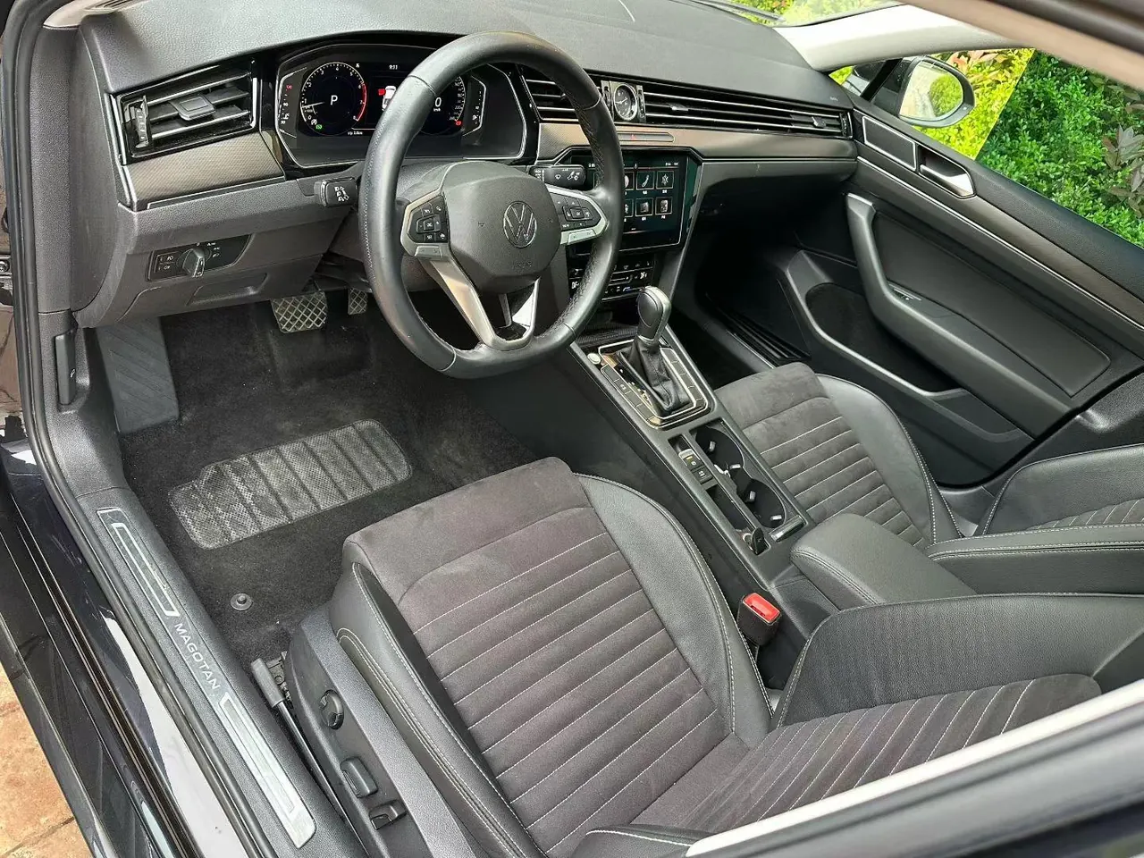 Volkswagen 2020 Magotan 2.0TSI 330TSI luxury automatic transmission 4