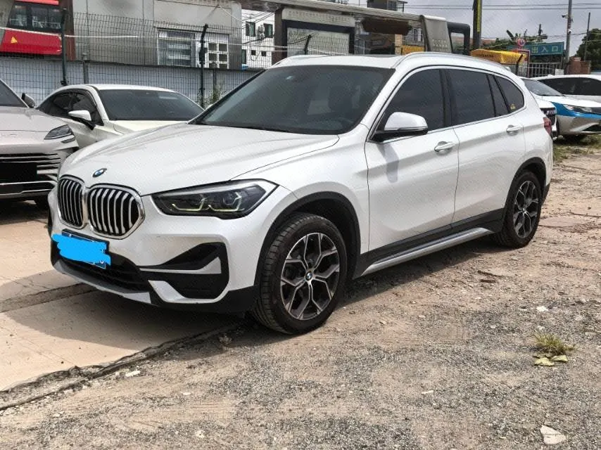 Open image lightbox: BMW 2020 X1 sDrive20Li 1.5T exclusive automatic gear