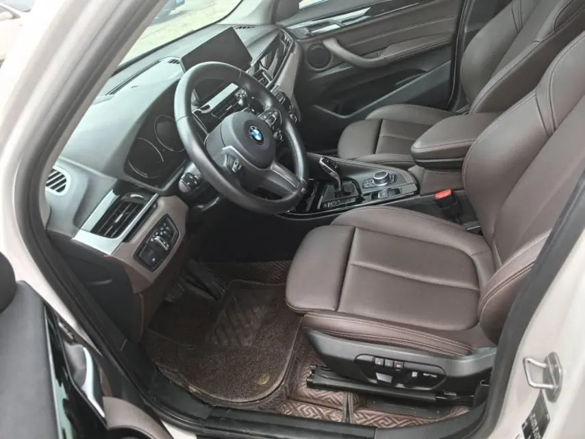 BMW 2020 X1 sDrive20Li 1.5T exclusive automatic gear 4