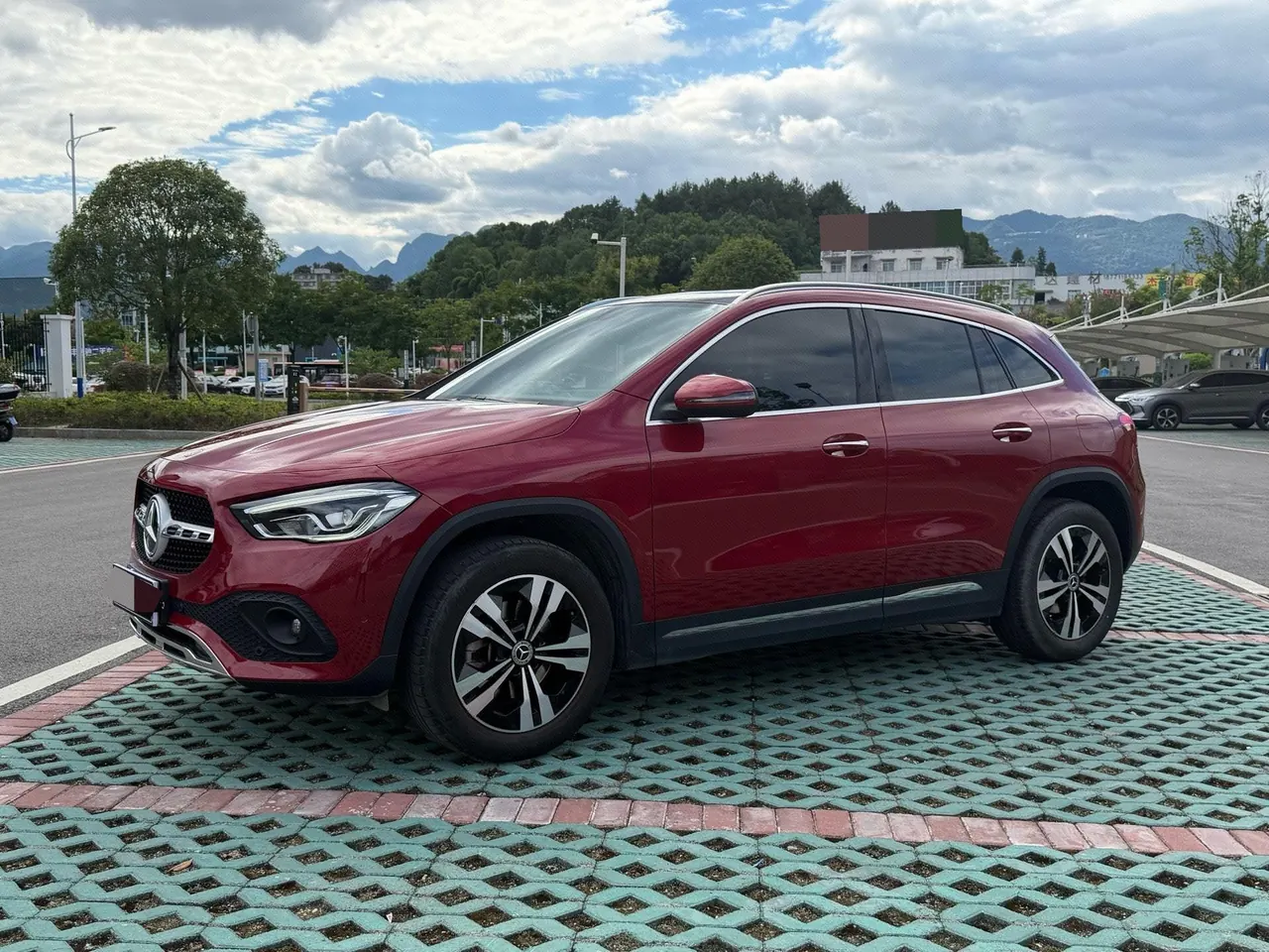 Open image lightbox: Mercedes Benz 2020 GLA 200 1.3T automatic gear