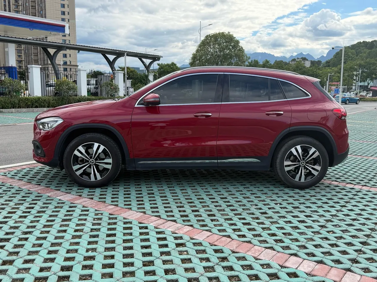 Mercedes Benz 2020 GLA 200 1.3T automatic gear 4