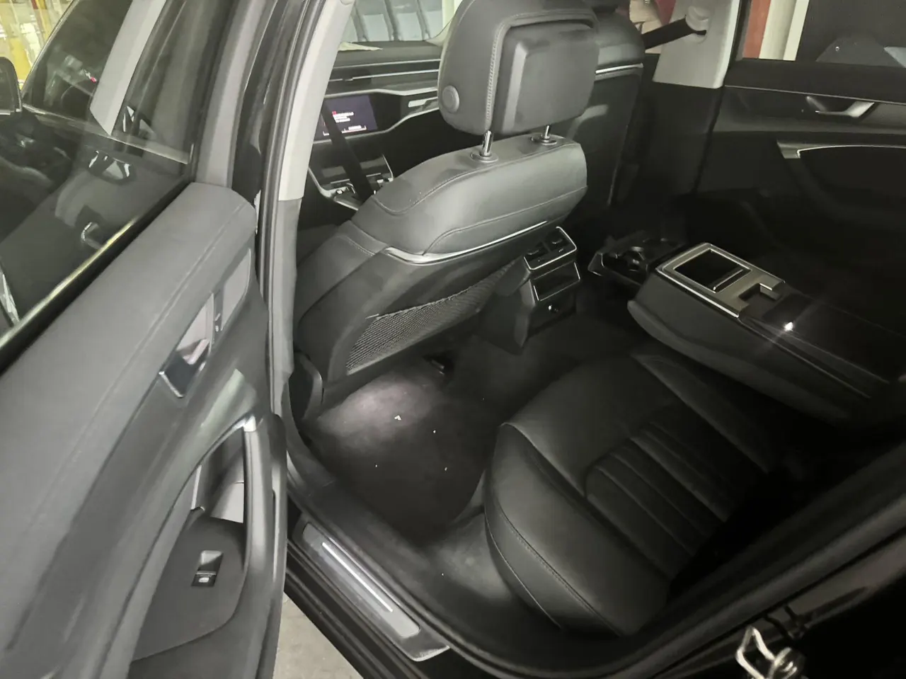 Audi 2021 A6L 2.0TFSI 40TFSI Deluxe Elegant Automatic 3