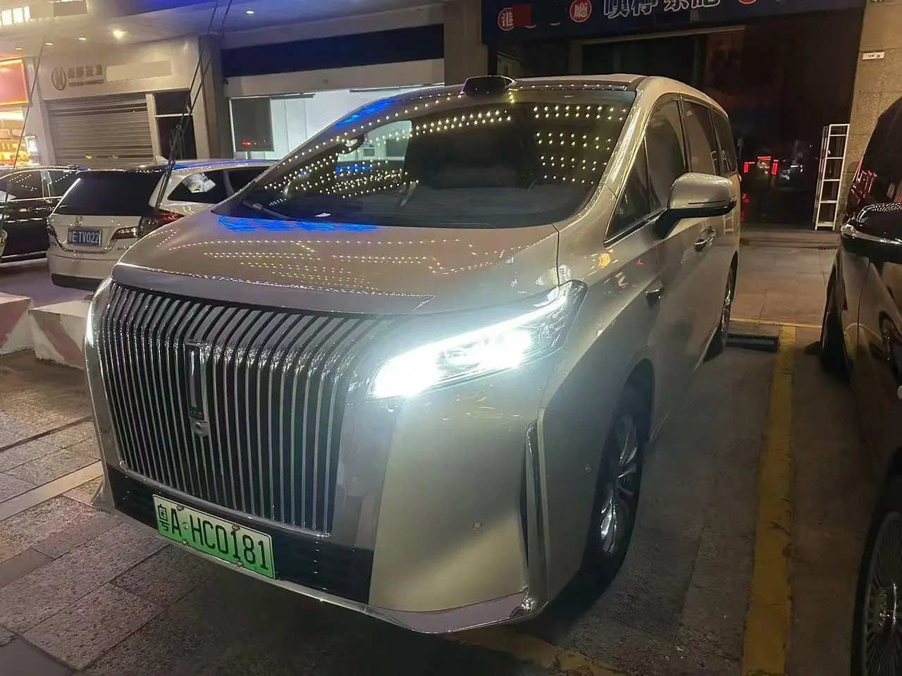 Open image lightbox: WEY 2025 VV7 Hi4 1.5T Four-Wheel-Drive Automatic Model